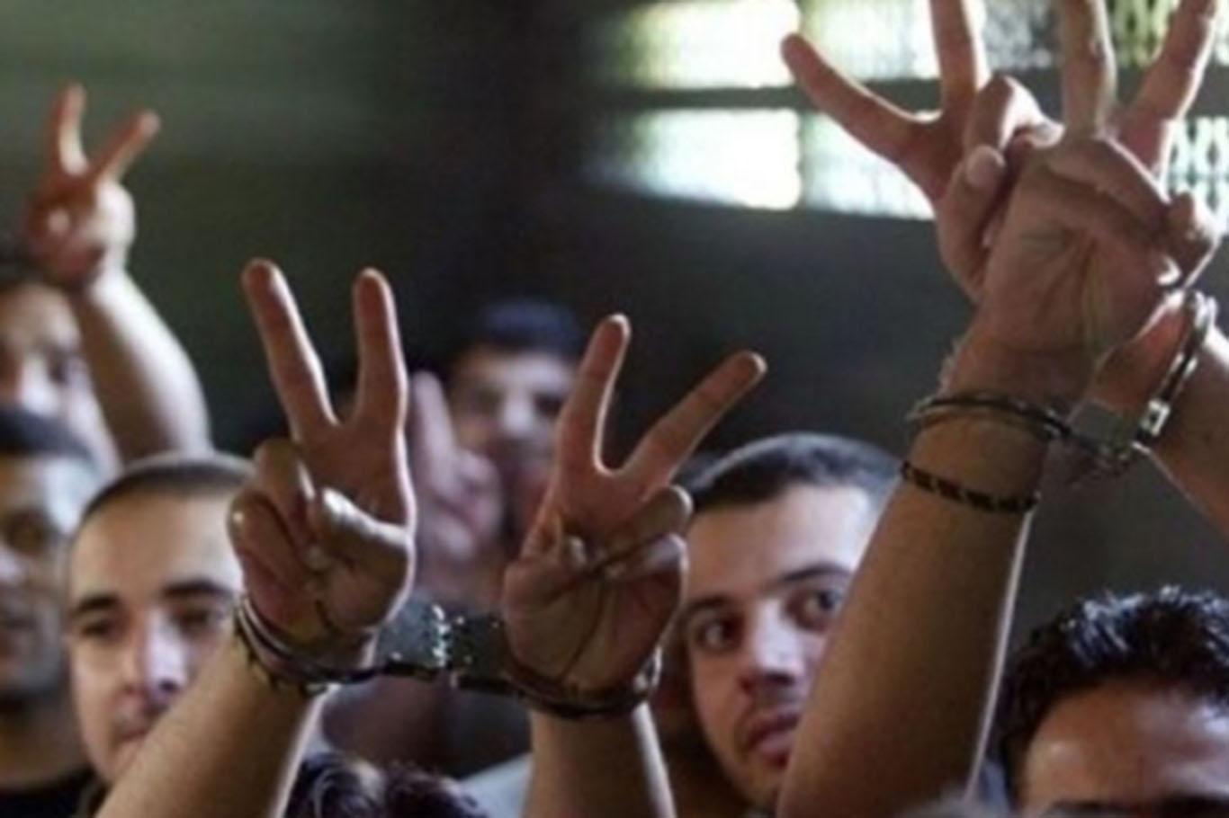 Siyonistler 19 Filistinliyi esir aldı Siyonistler 19 Filistinliyi esir aldı